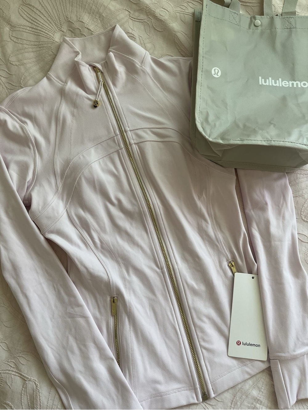 rare lululemon strawberry milkshake crop define jacket ⋆｡‧˚ʚ🍓ɞ˚‧｡⋆